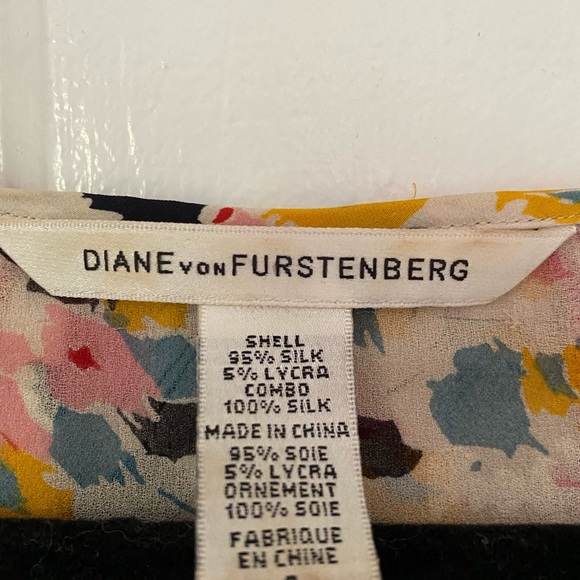 DVF! Beautiful silk floral style patterned blouse - Picture 6 of 6